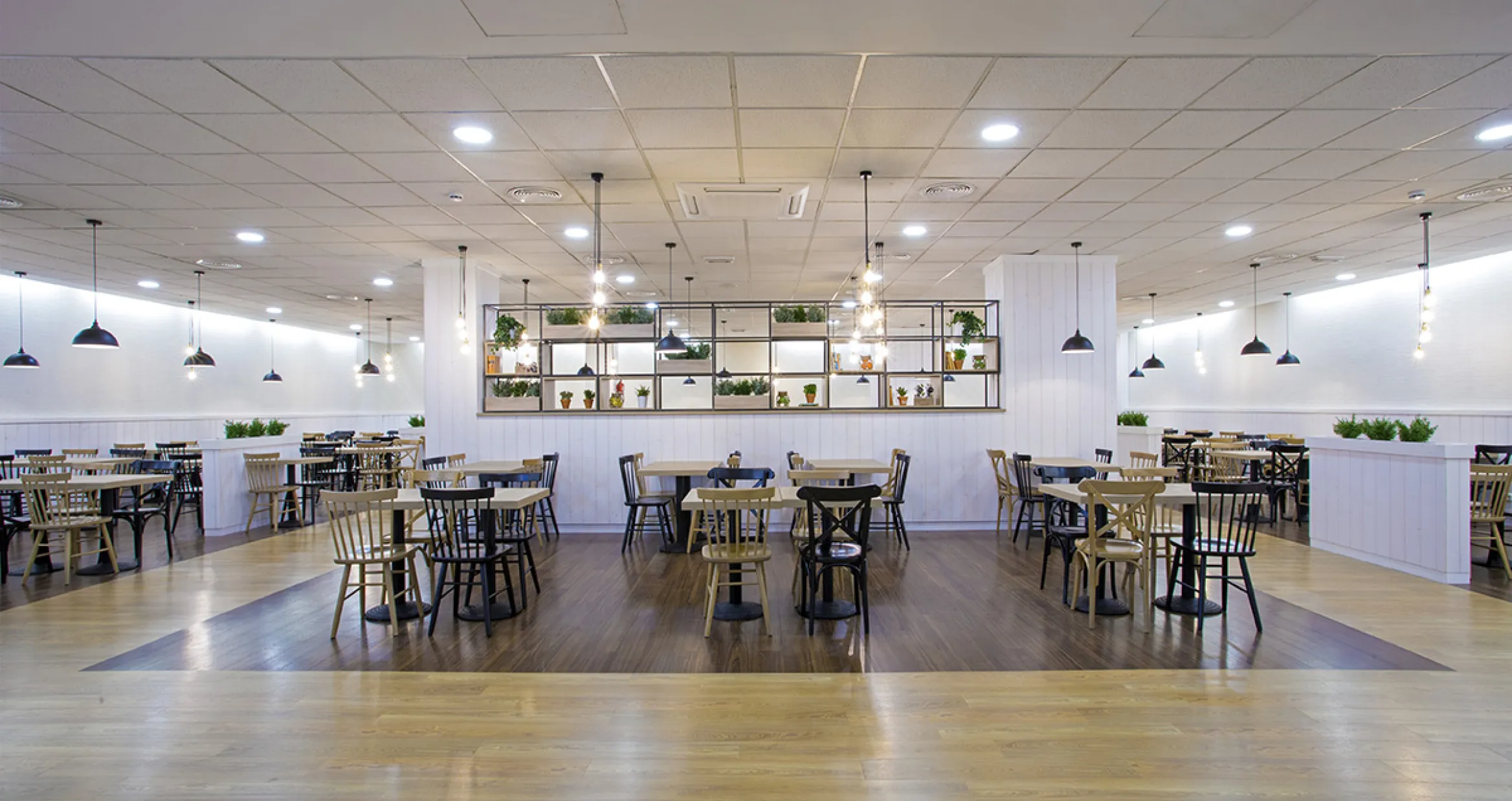 serunion-concepto-restaurante-empresas-meetropolitan-salon-vacio